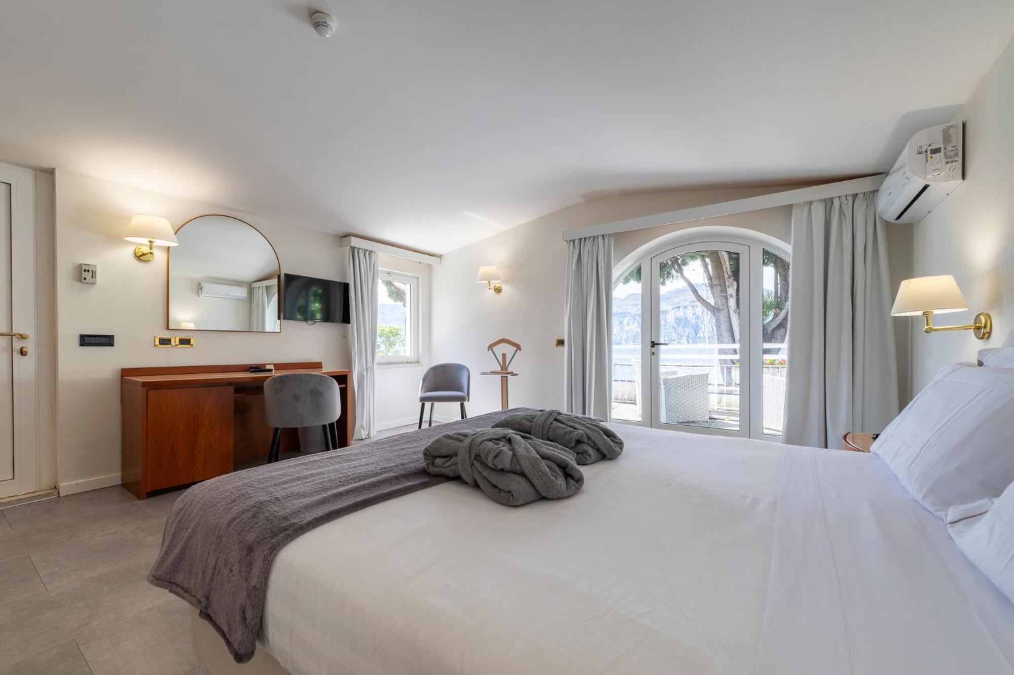 Junior Suite con Terrazza e Vista Lago