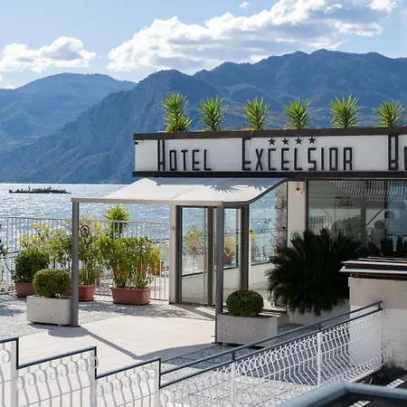 Hotel Excelsior Bay-3